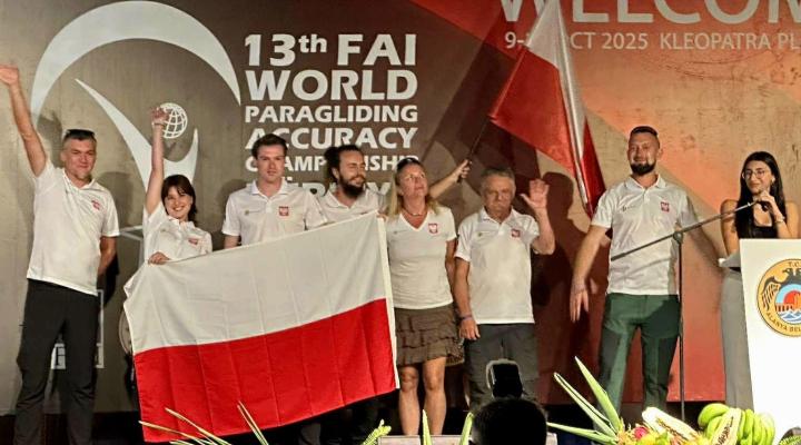 13. Paralotniowe Mistrzostwa Świata FAI w celności lądowania - polska drużyna (fot. Aeroklub Polski)