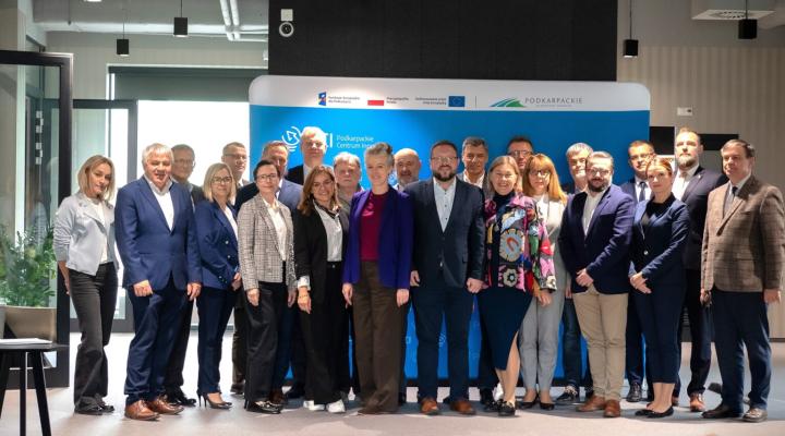 Pierwsze Posiedzenie Plenarne Sektorowej Rady ds. Kompetencji w Przemyśle Lotniczym - uczestnicy (fot. Podkarpackie Centrum Innowacji)