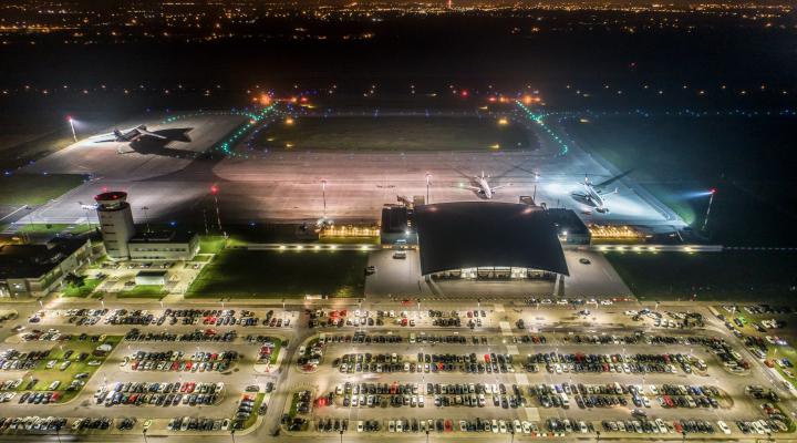 Port Lotniczy Rzeszów-Jasionka - widok z góry w nocy (fot. fotoair.com.pl)