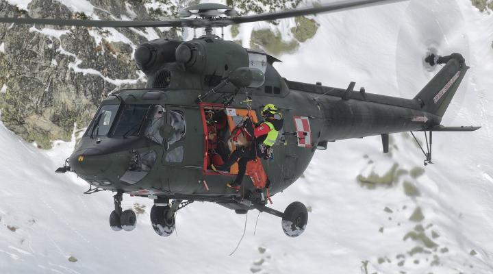 Śmigłowiec W-3 Sokół z bazy w Powidzu w Tatrach (fot. Bartosz Bera)
