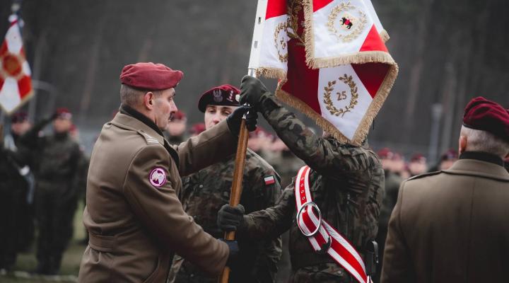 Płk Piotr Gołos objął dowodzenie 25 Brygadą Kawalerii Powietrznej w Tomaszowie Mazowieckim (fot. 25 Brygada Kawalerii Powietrznej)