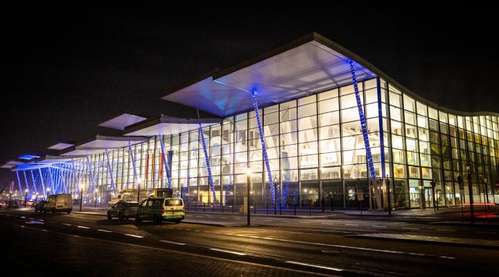 Port Lotniczy Wrocław - terminal nocą (fot. Port Lotniczy Wrocław)