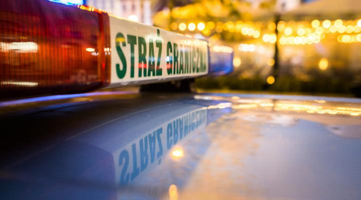 Straż Graniczna w świąteczny czas na lotnisku w Katowicach-Pyrzowicach (fot. Śląski OSG)