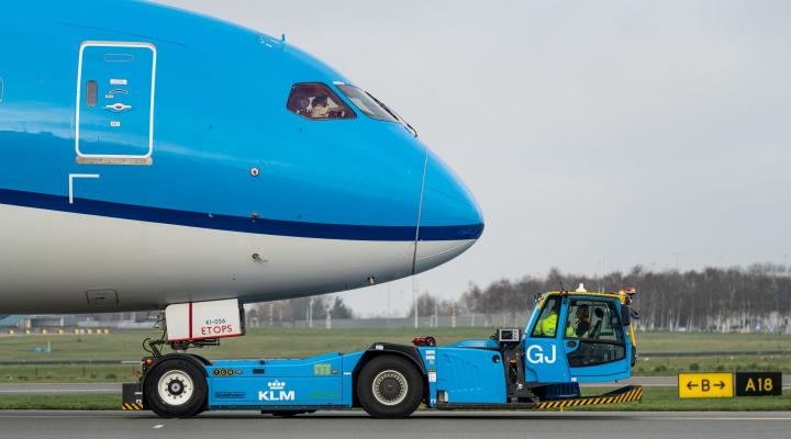 elektryczny holownik KLM, fot. KLM