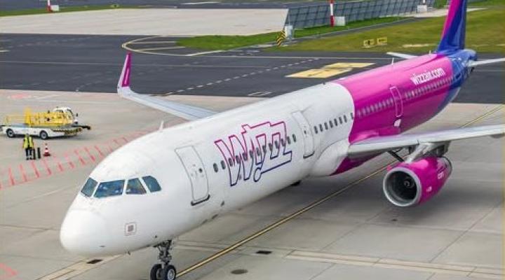 Samolot Wizz Air na lotnisku w Radomiu (fot. Lotnisko Warszawa-Radom, facebook)