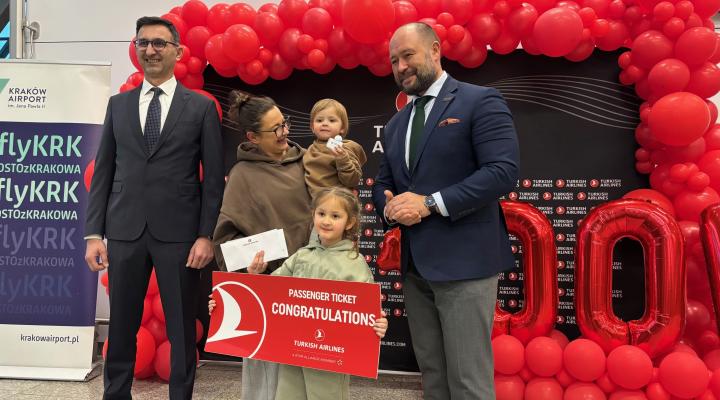 100-tysięczny pasażer Turkish Airlines wylatujący z Portu Lotniczego Kraków (fot. Port Lotniczy Kraków)