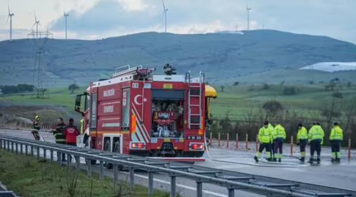 Akcja ratunkowa na miejscu katastrofy tureckiego F-16, fot.express_co_uk