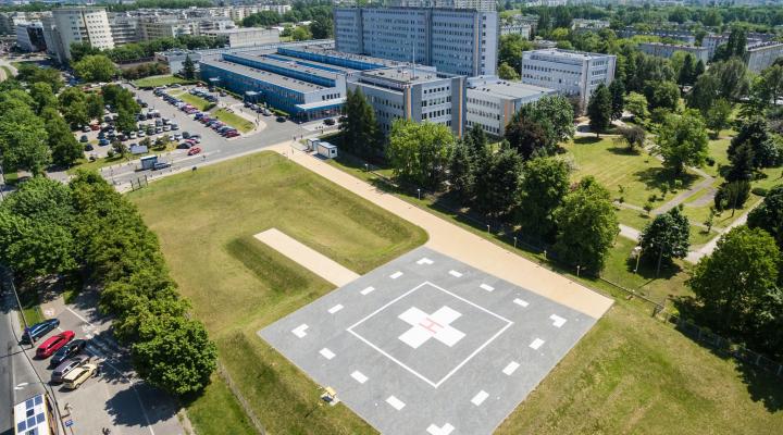 Lądowisko Mazowieckiego Szpitala Bródnowskiego w Warszawie (fot. brodnowski.pl)
