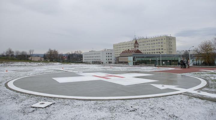 Lądowisko przy Szpitalu Wojewódzkim im. św. Łukasza w Tarnowie (fot. Artur Gawle)