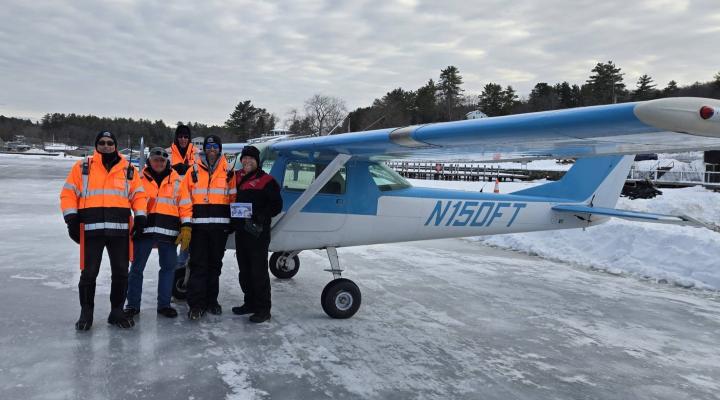 Pas startowy na lodzie w Alton Bay, fot. avweb