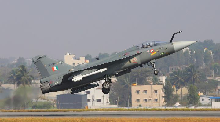 Tejas MK1 - start (fot. Government of India, GODL-India, Wikimedia Commons)