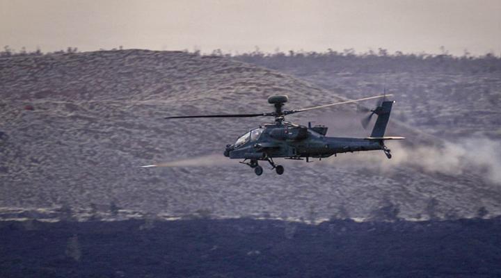 Śmigłowiec AH-64 Apache (fot. Olivia Cowart, 25th Combat Aviation Brigade, United States Army)