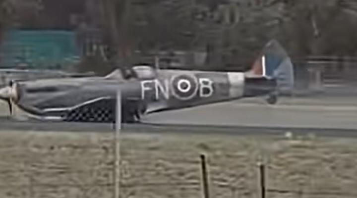 Awaryjne lądowanie zabytkowego Spitfire w Australii, fot. kadr youtube