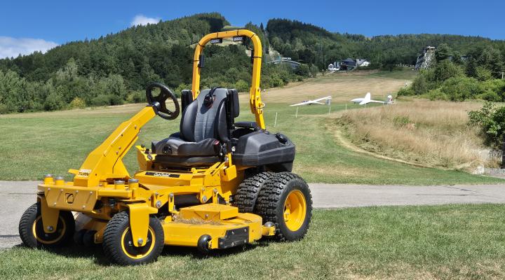 zero-turn Cub Cadet Z9