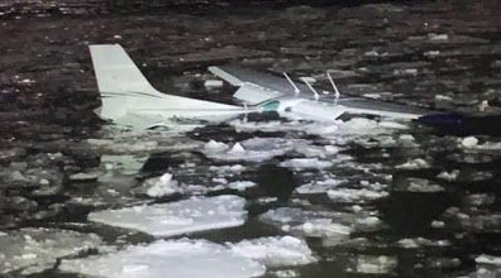 Cessna 172 po wodowaniu na rzece Hudson, fot. AeroNews_Net