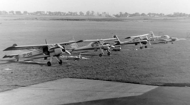 Gawron, dwie Wilgi i Zlin na lotnisku (fot. Ryszard Henke)