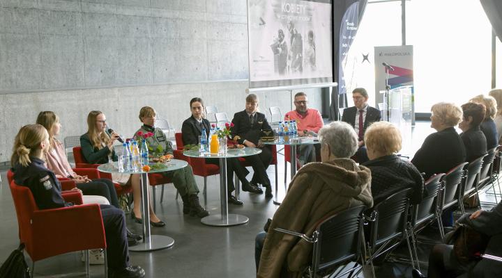 Konferencja z udziałem kobiet w lotnictwie (fot. Muzeum Lotnictwa Polskiego)
