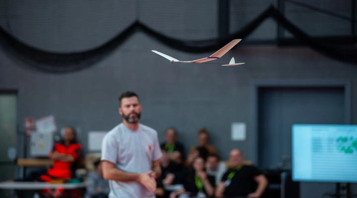 Międzynarodowe Zawody Modeli Szybowców Halowych pn. F1N WARSAW CUP (fot. Bogdan Wierzba)