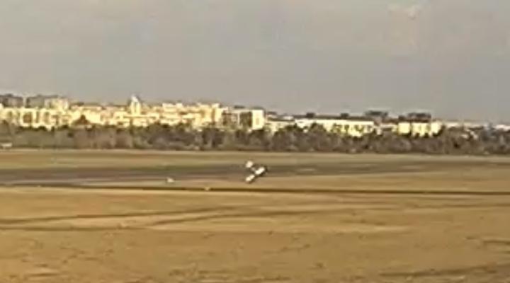 Miejsce wypadku samolotu AT3 na lotnisku Warszawa Babice (fot. dlapilota.pl)