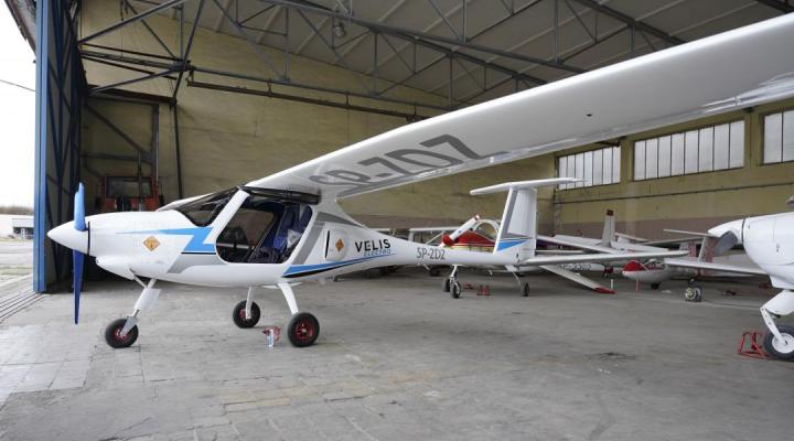 Pipistrel Velis Electro dla ZDZ w Katowicach w hangarze na lotnisku Katowice-Muchowiec (fot. SkyDream)