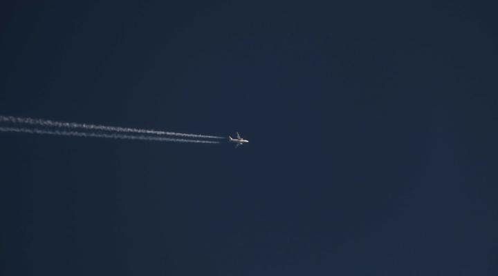 Samolot lecący na wysokości przelotowej, fot. masalski