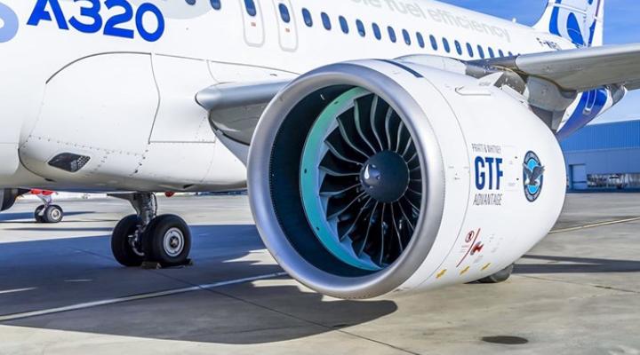 Silnik GTF produkcji Pratt & Whitney na skrzydle samolotu A320 (fot. Airbus Media)