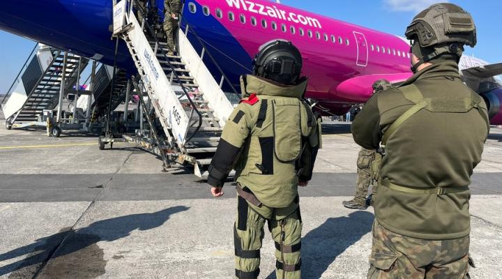 Zmagania antyterrorystyczne na gdańskim lotnisku  (fot. Morski OSG)