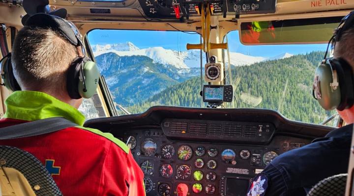Śmigłowiec TOPR w akcji - widok z kokpitu (fot. TOPR, M. Ciesielski)