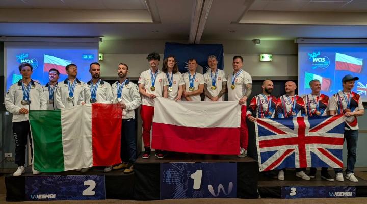 4. Mistrzostwa Europy w Indoor Skydiving kat. 4-WAY VFS - podium (fot. WCIS 2026 - Lille, Facebook)