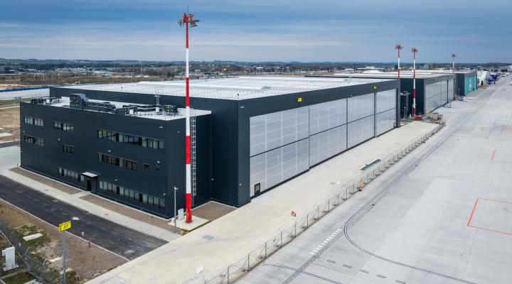 Czwarty hangar w Porcie Lotniczym Katowice (fot. Piotr Adamczyk)
