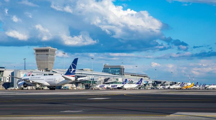 Lotnisko Chopina - samoloty na płycie (fot. PPL)