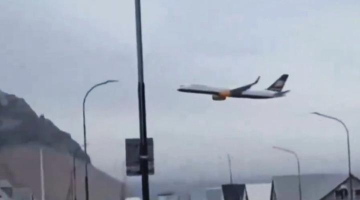 Niski przelot B757 linii Icelandair, fot. airdatanews