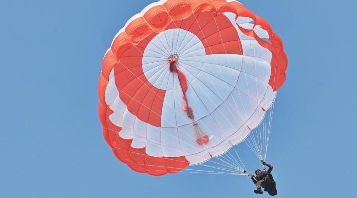 Sezon skoków spadochronowych 2026 rozpoczęty (fot. Urszula Krzemińska)