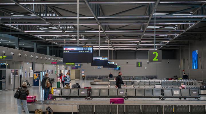 Terminal Portu lotniczego Katowice wewnątrz (fot. Śląski Urząd Wojewódzki w Katowicach)
