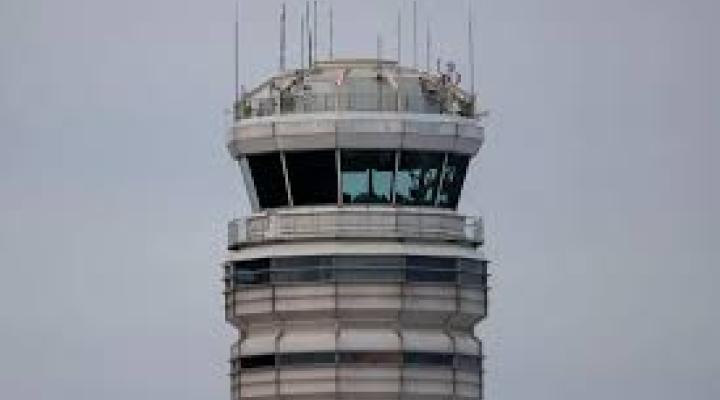 Wieża lotniska w Waszyngtonie, fot. Bloomberg