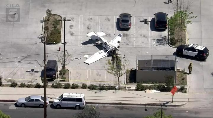 Wypadek Cessny 172 w Pacoima w USA, fot. ktla