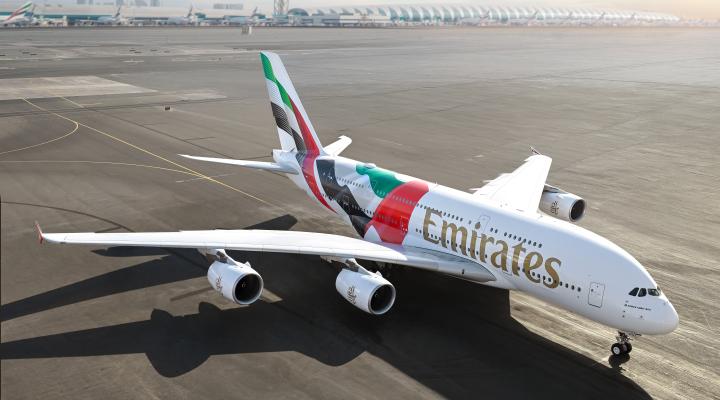 A380 linii Emirates z nowym malowaniem flagi ZEA (fot. Emirates)