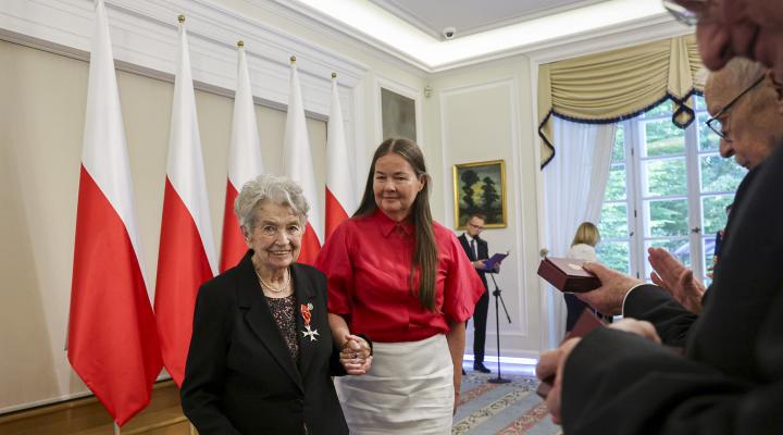 Adela Dankowska odznaczona Krzyżem Oficerskim Orderu Odrodzenia Polski (fot. Grzegorz Jakubowski, KPRP)
