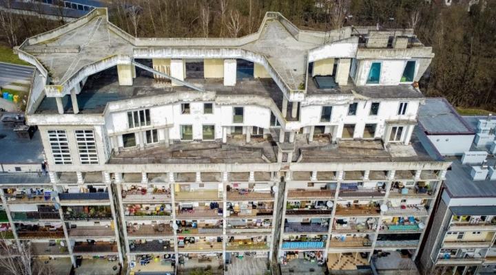 Blok w Jastrzębiu Zdroju z lotniczym akcentem, fot. dziennik-zachodni.pl
