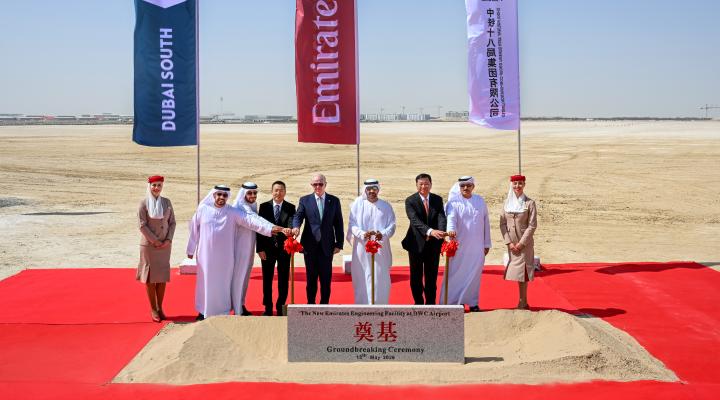Ceremonia wmurowania kamienia węgielnego pod budowę ultranowoczesnego kompleksu hangarów (fot. Emirates)