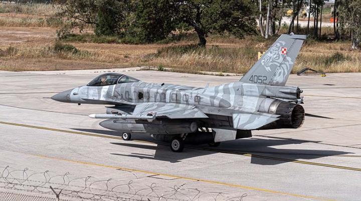 F-16 w tygrysim malowaniu (fot. 2 Skrzydło Lotnictwa Taktycznego)