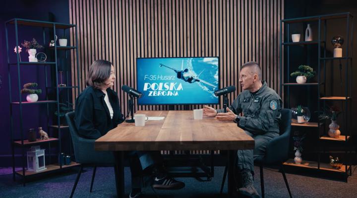 Generał dywizji Ireneusz Nowak w Polsce Zbrojnej o super samolocie (fot. kadr z filmu na youtube.com)