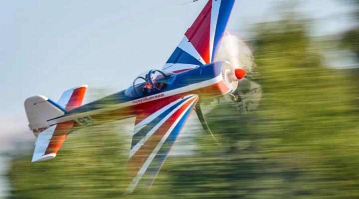 Yak-55 pilotowany przez Váriego Gyulę (fot. Piotr Walendziak)