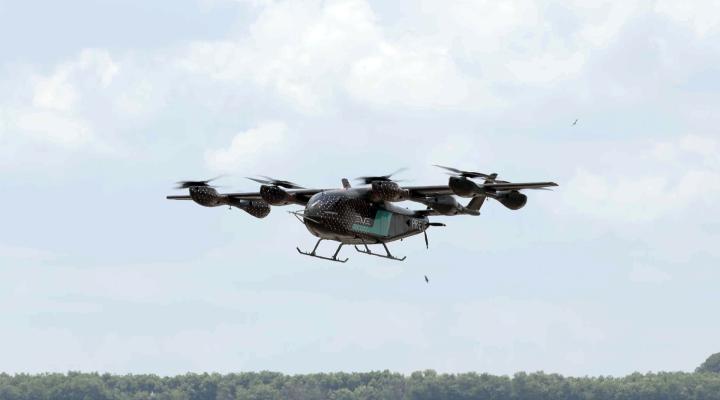 eVTOL firmy Eve w locie (fot. Eve Air Mobility)