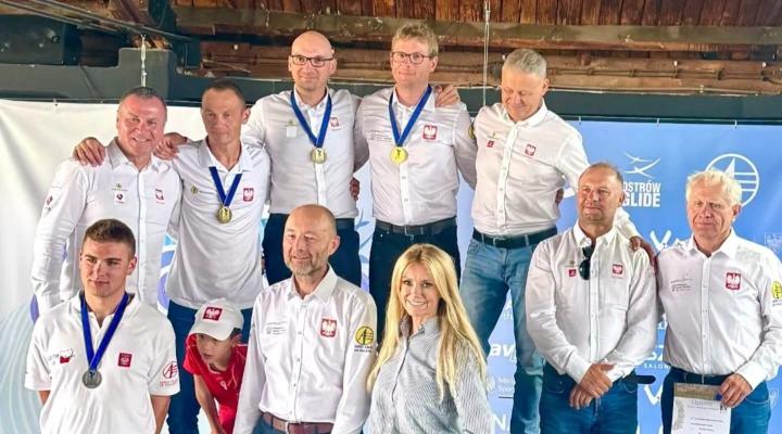Reprezentacja Polski podczas wręczania medali na 24 Szybowcowych Mistrzostwa Europy, fot. Aeroklub Polski