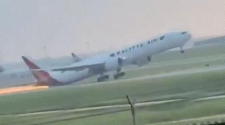 Tail strike B773 Kalitta Air w Cincinnati, fot. avherald