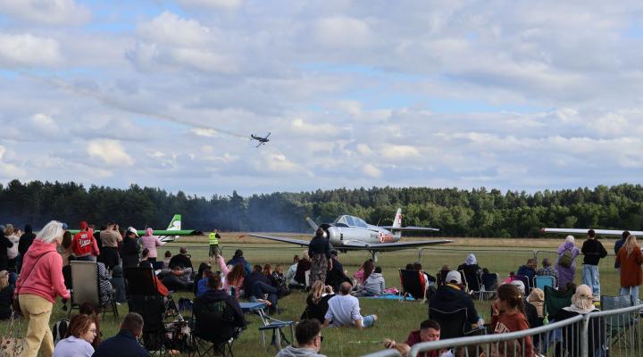 XII Rodzinny Piknik Lotniczy w Gryźlinach (fot. Starostwo Powiatowe w Olsztynie)