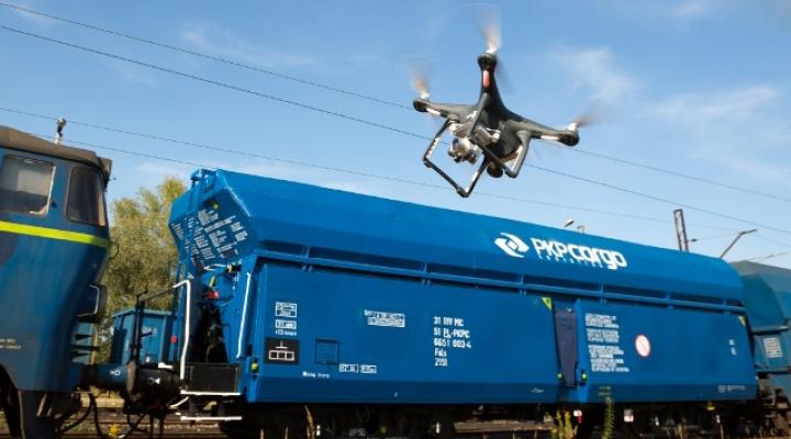 Dron 'Phantom III' podczas lotu patrolowego (fot. PKP CARGO)