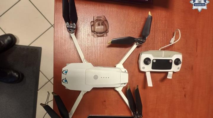 Dron użyty do nielegalnego lotu przy lotnisku w Pyrzowicach (fot. KPP w Tarnowskich Górach)