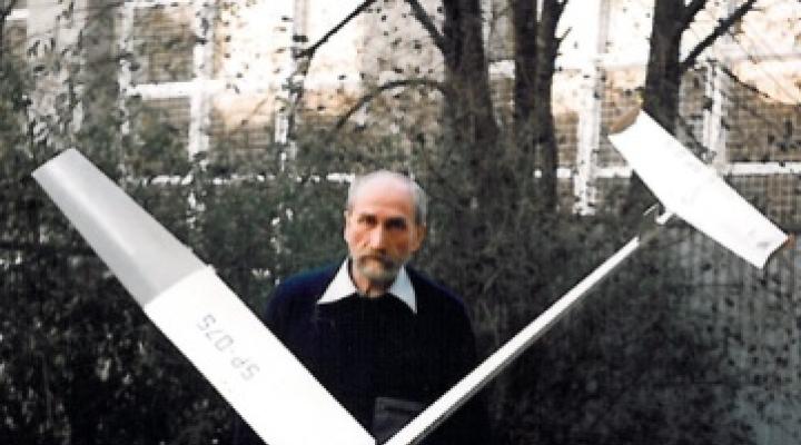Model, którym w 1984 r. zdobyłem tytuł Wicemistrza Polski w kategorii modeli swobodnie latających z napędem silnikowym F1C (fot. Archiwum zdjęć rodziny Krzemińskich)
